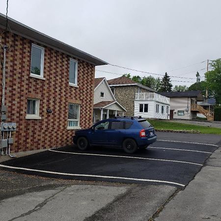 Downtown Apartment Next To Highway Netflix+Wifi Edmundston Eksteriør billede