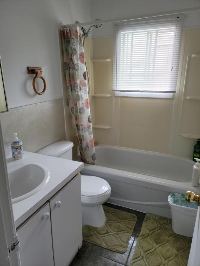 Downtown Apartment Next To Highway Netflix+Wifi Edmundston Eksteriør billede