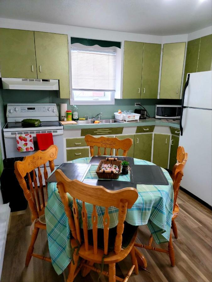 Downtown Apartment Next To Highway Netflix+Wifi Edmundston Eksteriør billede